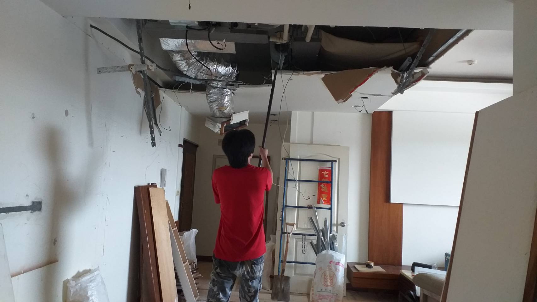 【勁猛工程行】-台中專業的拆除工程公司,拆除工程,中部房屋拆除,裝潢拆除,專業打石,廢棄物清運,百貨