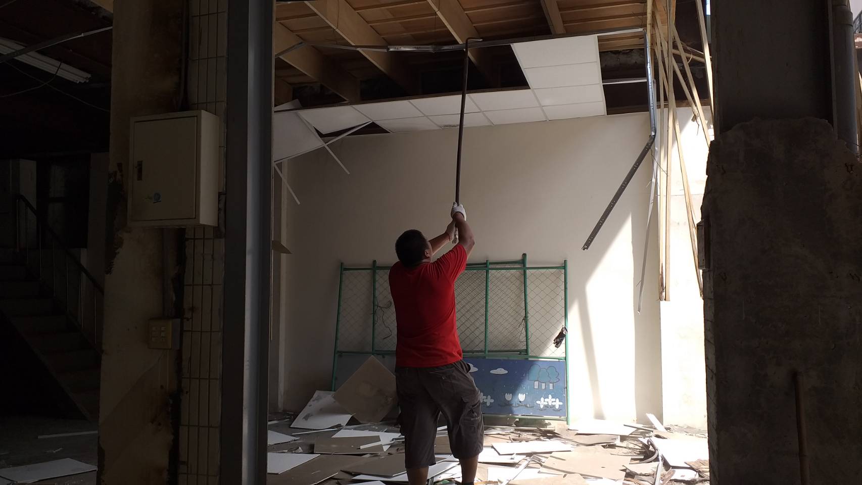 【勁猛工程行】-台中專業的拆除工程公司,拆除工程,中部房屋拆除,裝潢拆除,專業打石,廢棄物清運,百貨