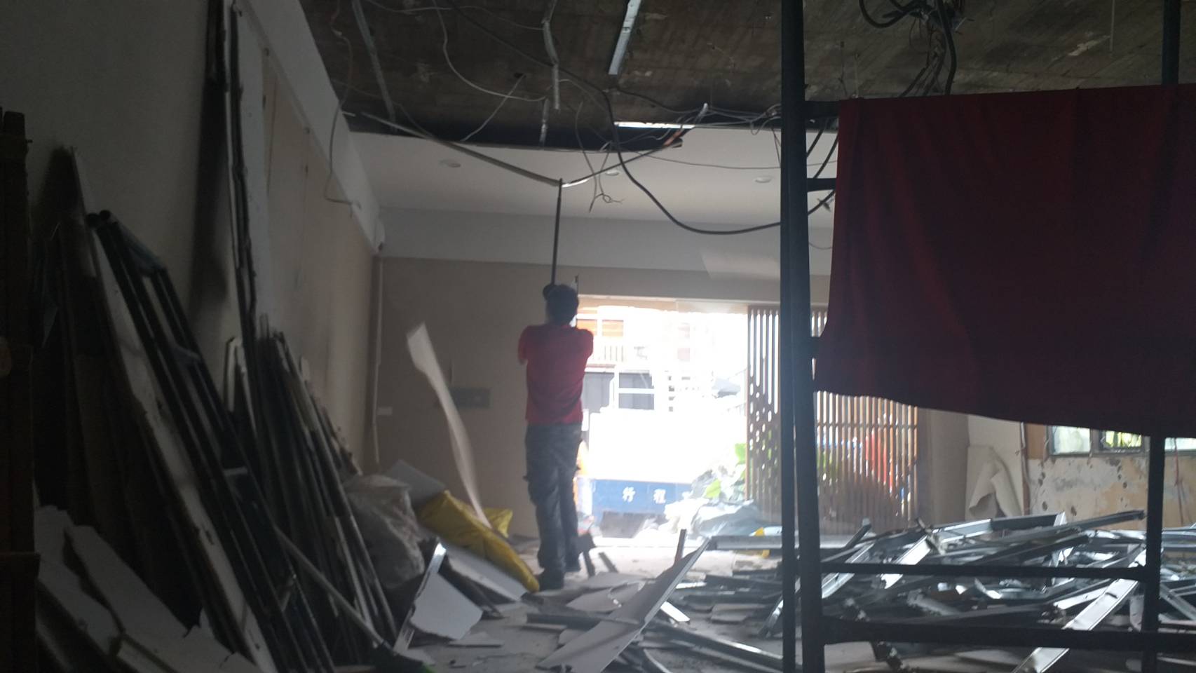 【勁猛工程行】-台中專業的拆除工程公司,拆除工程,中部房屋拆除,裝潢拆除,專業打石,廢棄物清運,百貨