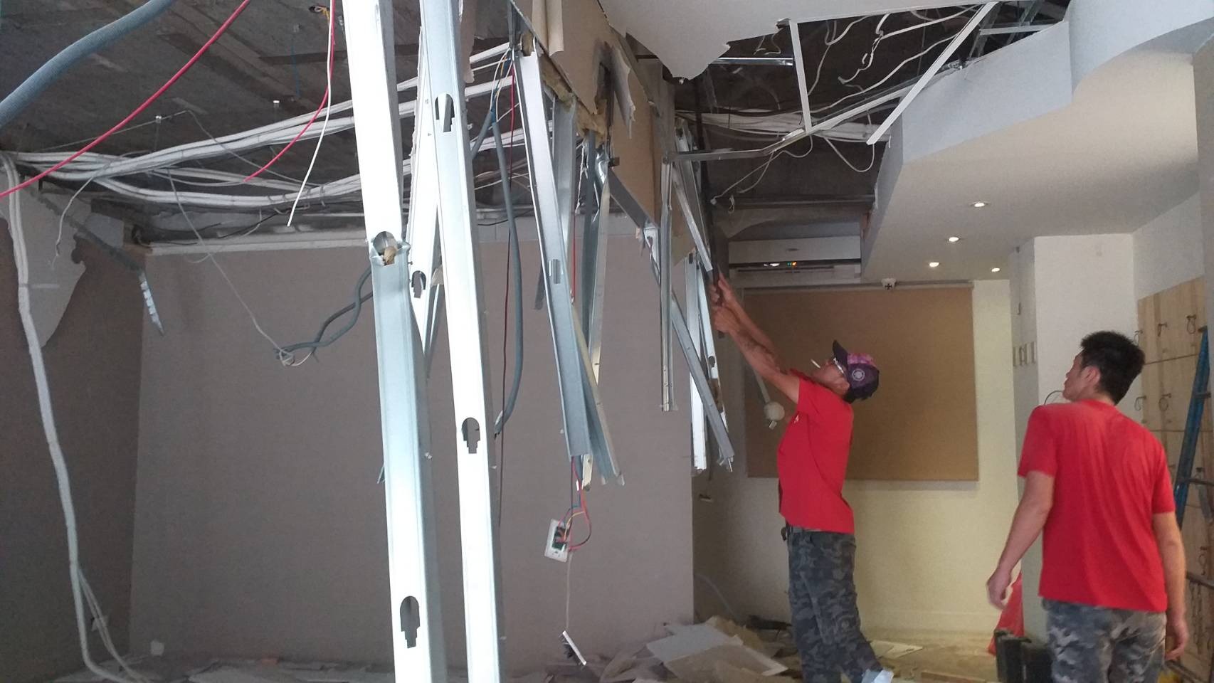 【勁猛工程行】-台中專業的拆除工程公司,拆除工程,中部房屋拆除,裝潢拆除,專業打石,廢棄物清運,百貨