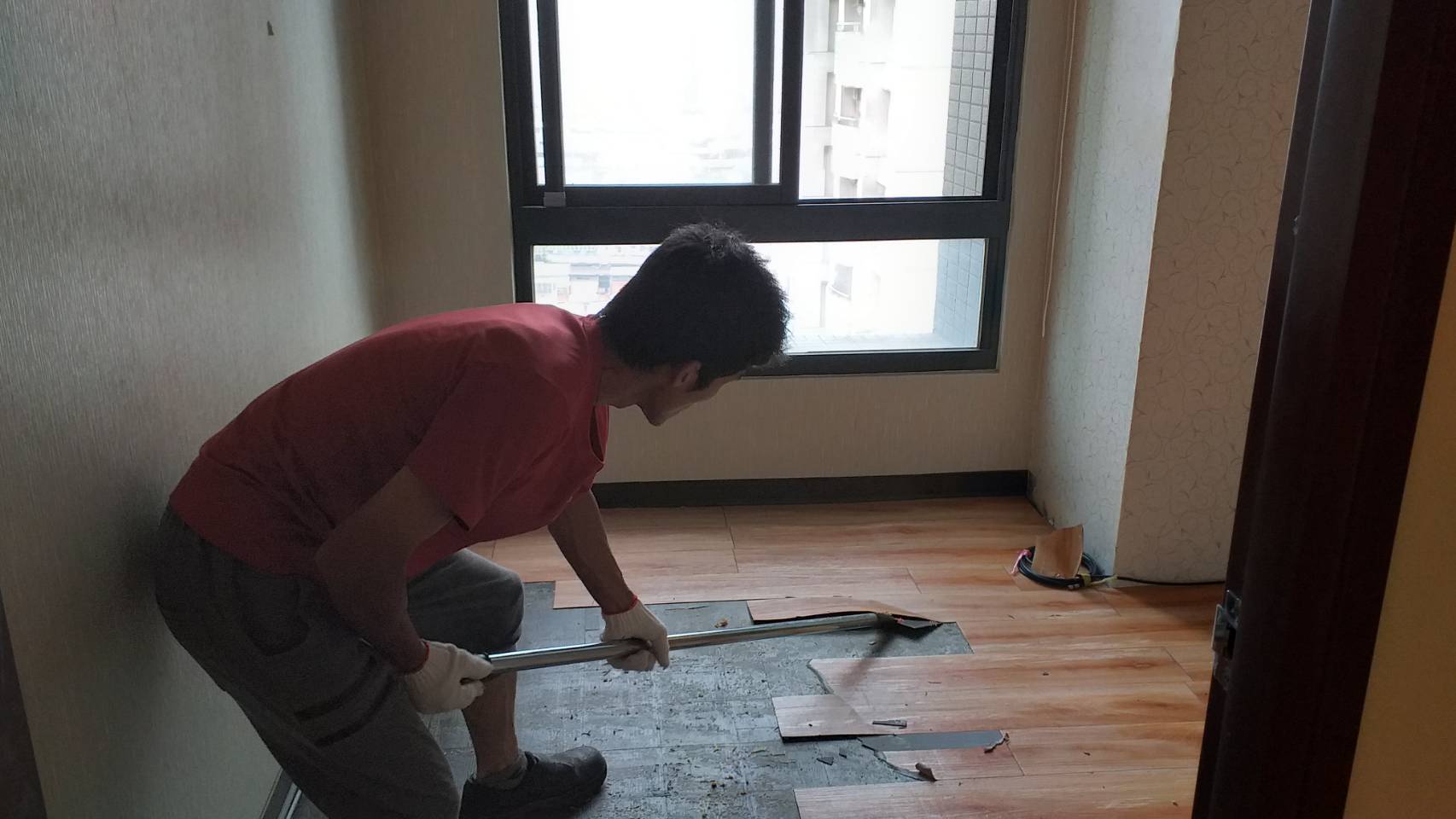 【勁猛工程行】-台中專業的拆除工程公司,拆除工程,中部房屋拆除,裝潢拆除,專業打石,廢棄物清運,百貨