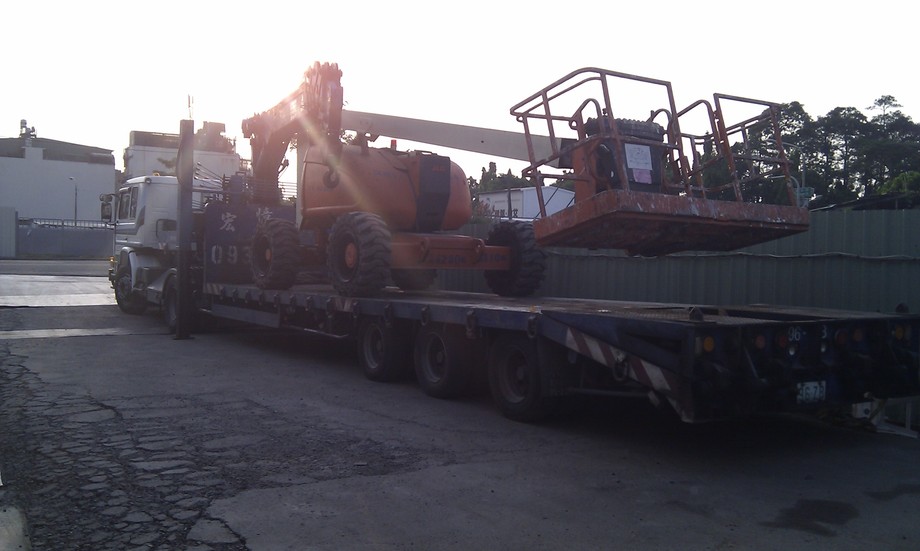 宏憶起重工程行