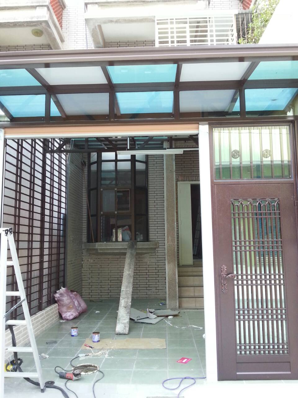 採光罩+不銹鋼烤漆門+快速捲門