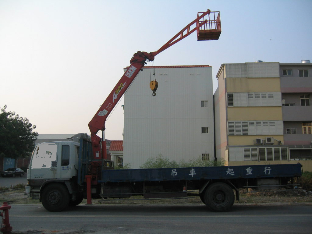 吊車、起重機出租、綱架按裝、機械搬運、鴿舍吊裝