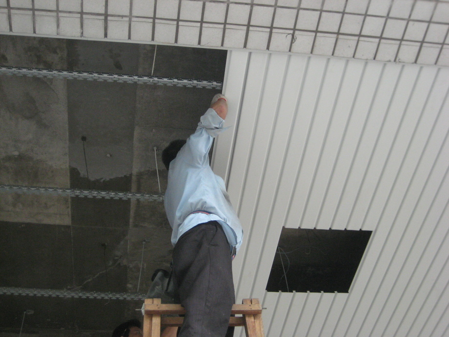 施工中企口鋼板