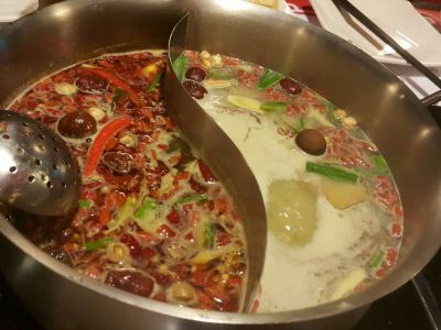 小蒙牛頂級麻辣養生鍋-undefined