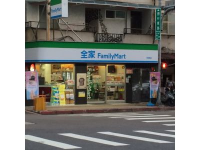 全家便利商店-undefined