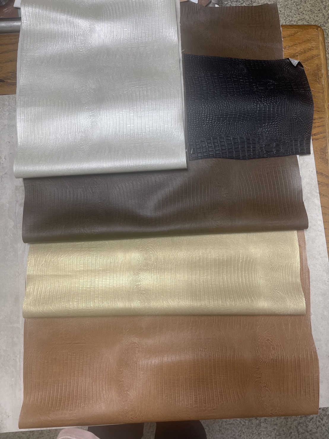 達煜塑膠-專業製造塑膠皮PU、PVC、尼龍布