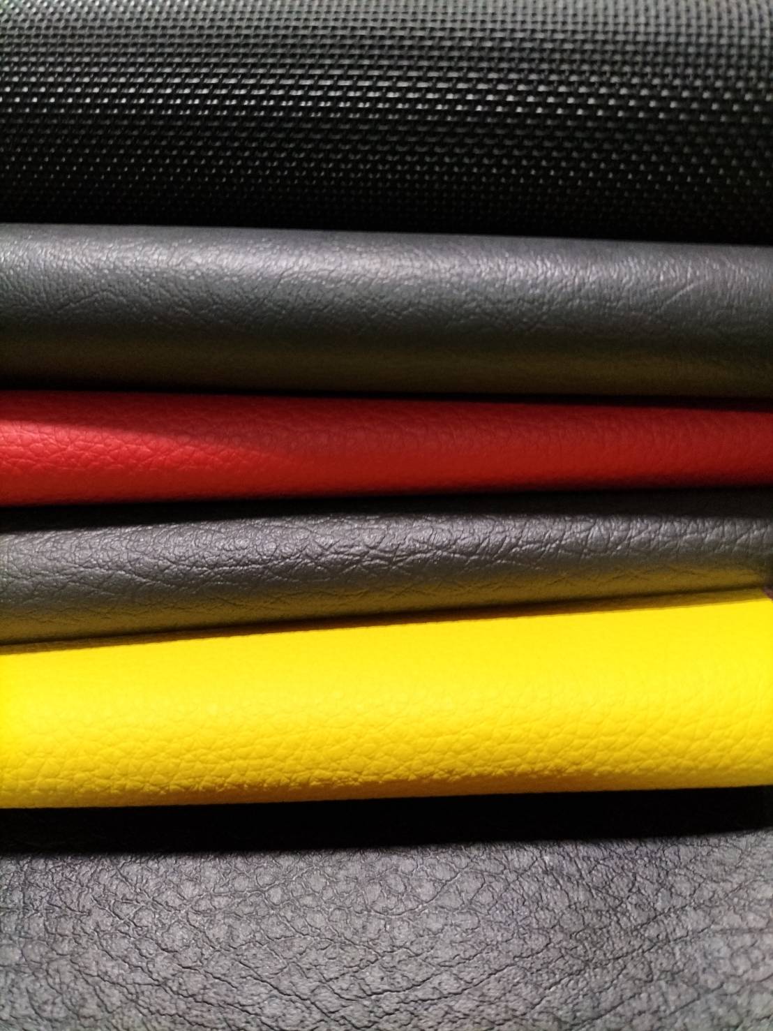 達煜塑膠-專業製造塑膠皮PU、PVC、尼龍布