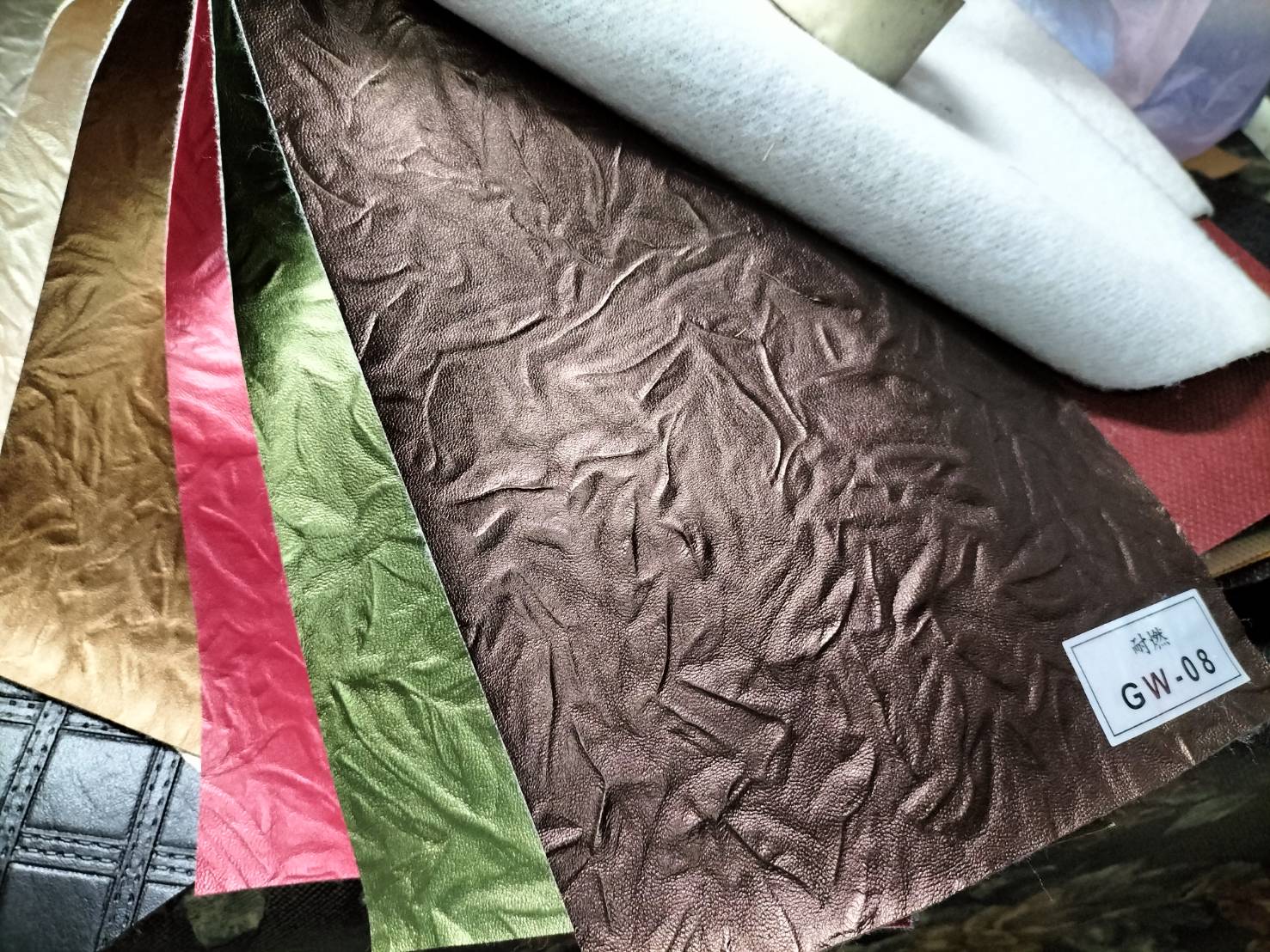 達煜塑膠-專業製造塑膠皮PU、PVC、尼龍布