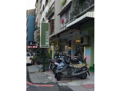 溪邊的樹-undefined