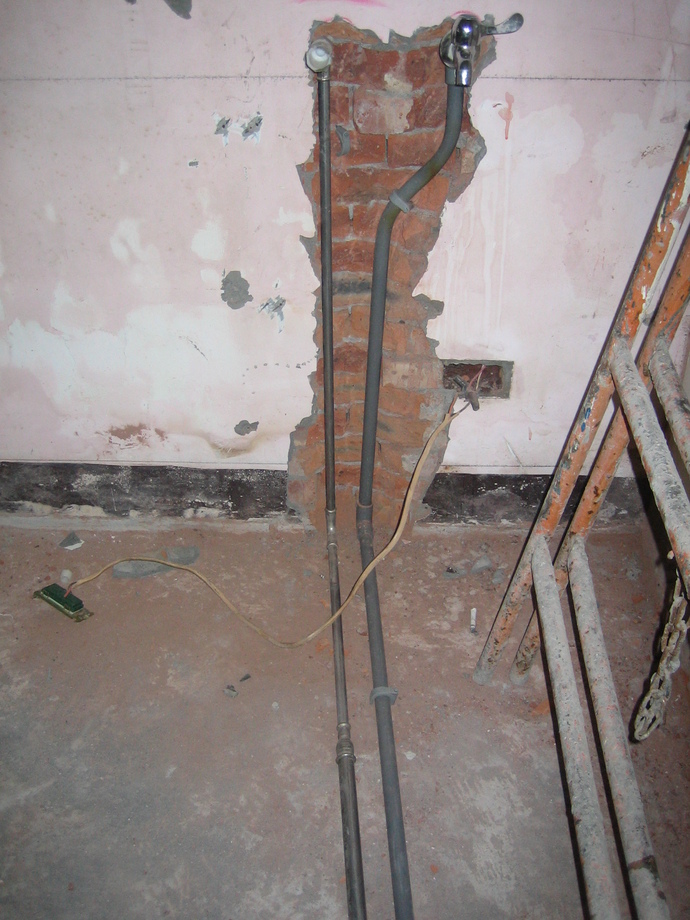 冷熱水管重新配置