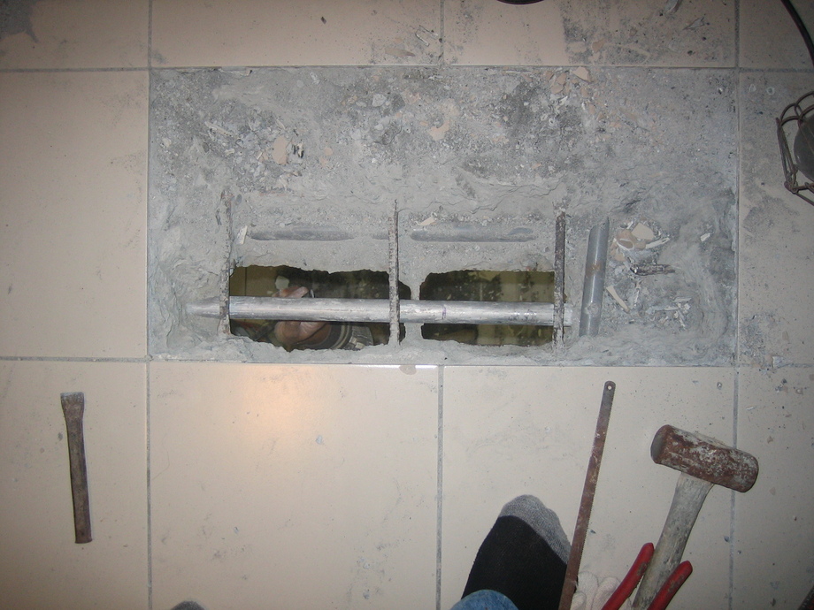 熱水管漏水更新工程