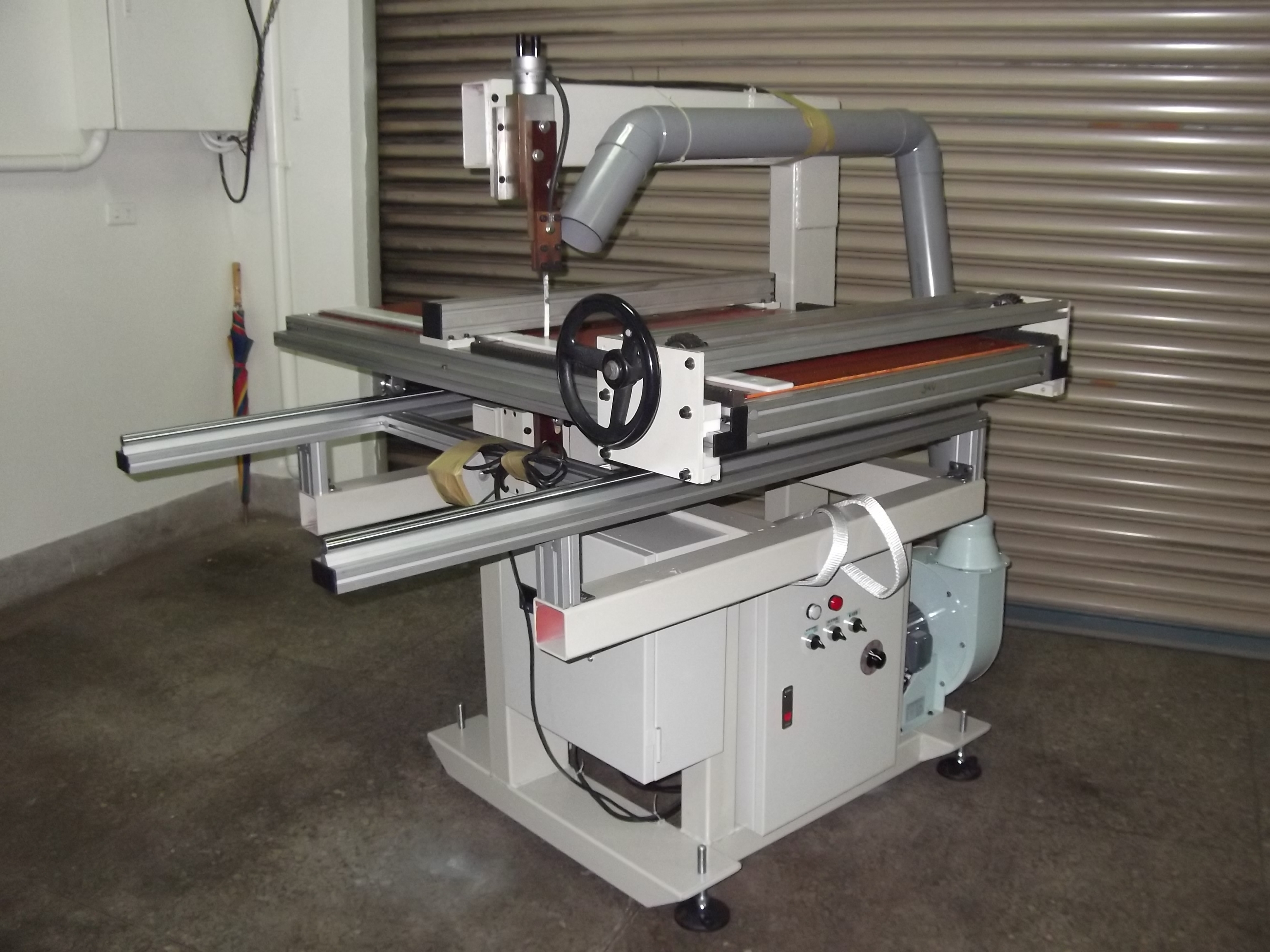 BV電熱切割機.熱刀切割機.熱刀貼合機