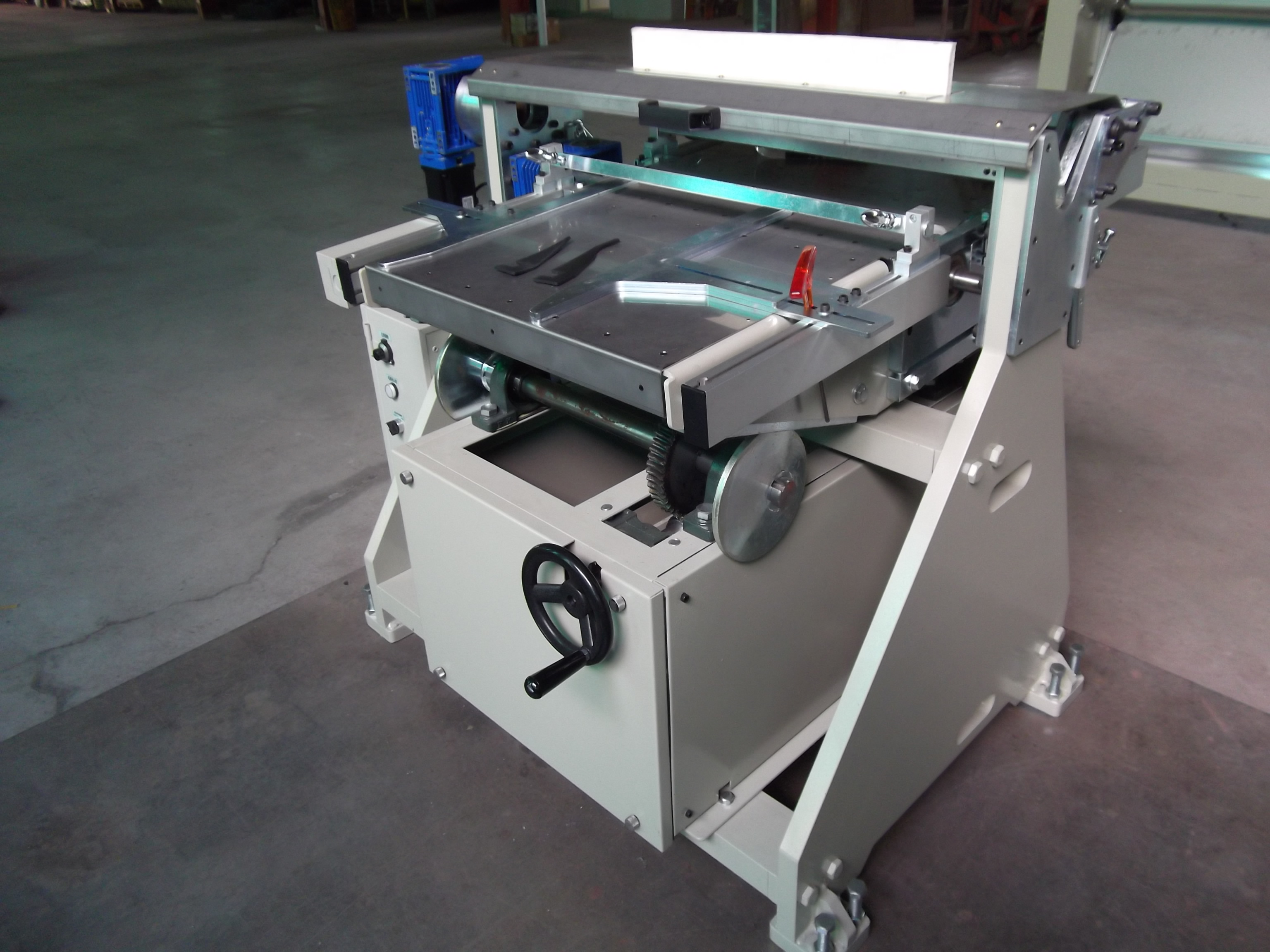 F31-2平面分條機