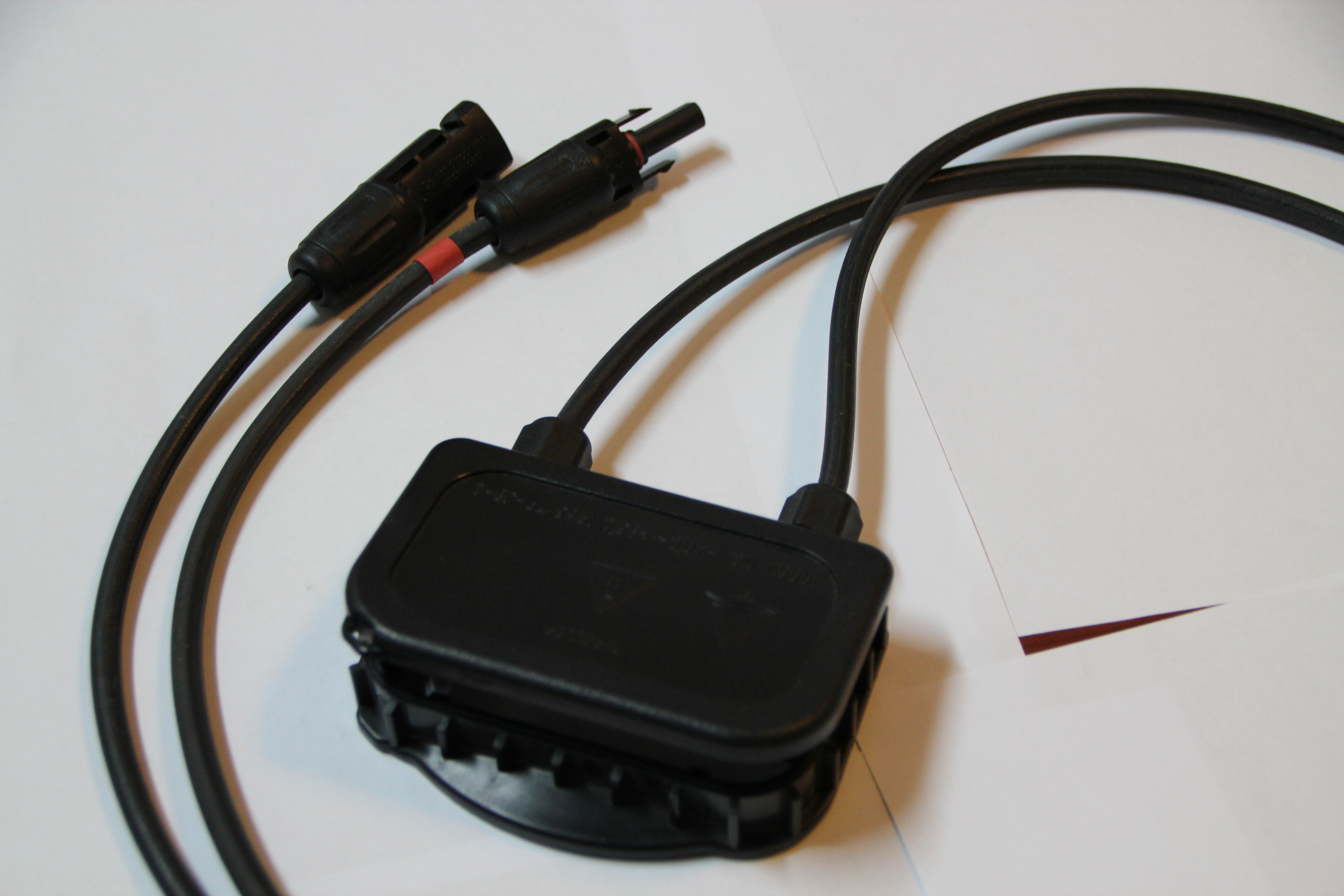 太陽能接線盒及線組