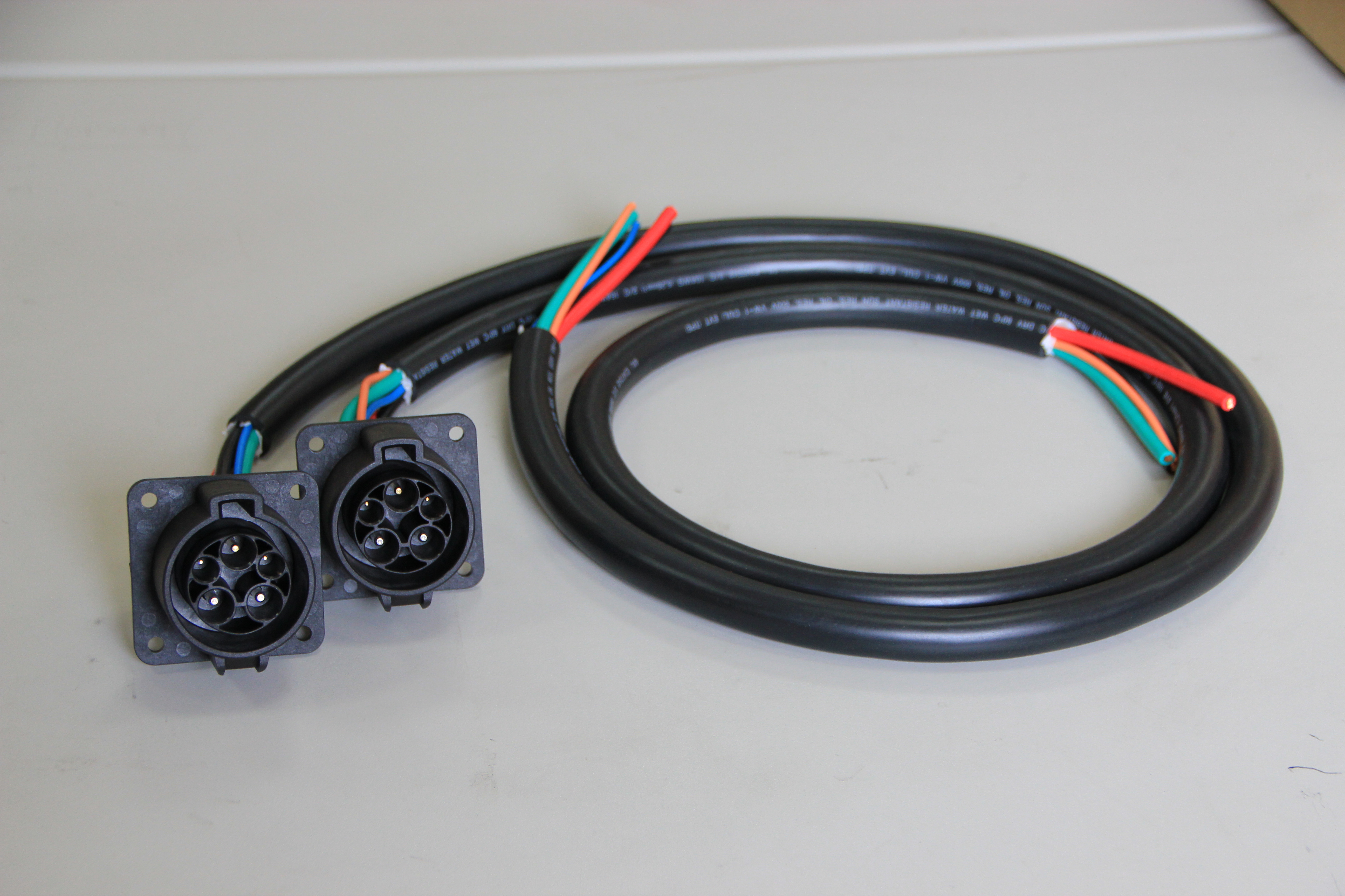 車端公插座線組