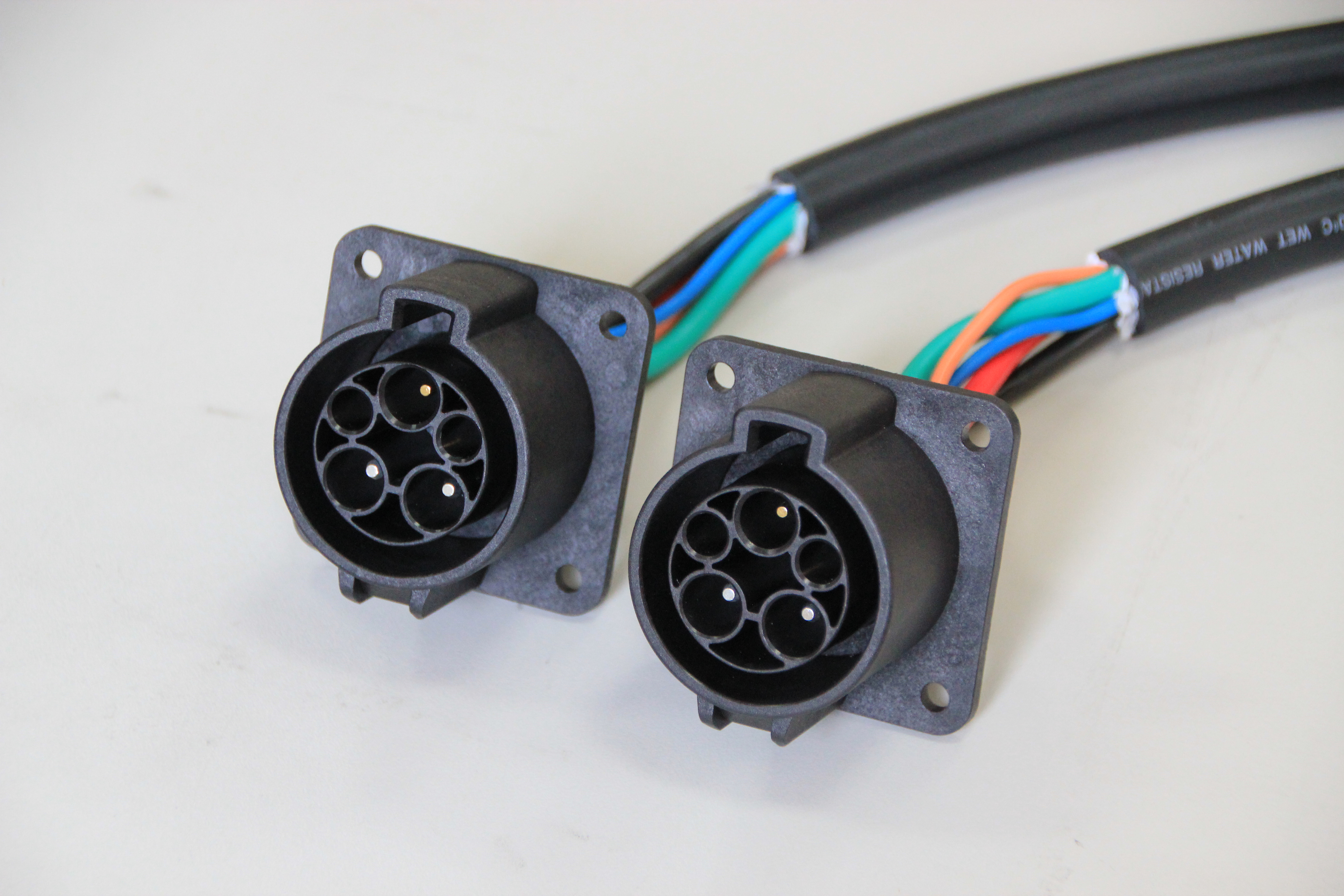 車體體端公插座