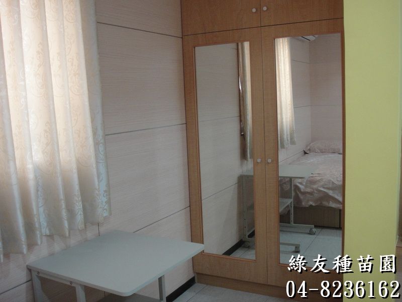 四人房-衣櫃及電腦桌