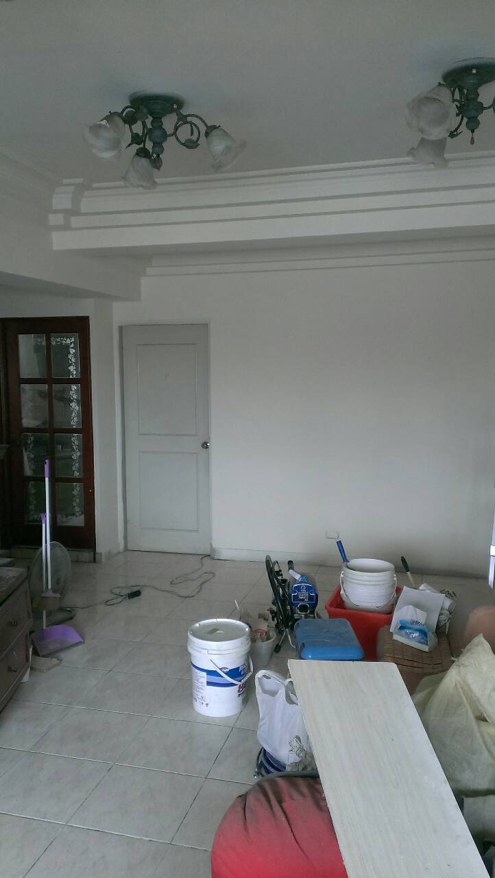 客廳油漆牆面整修