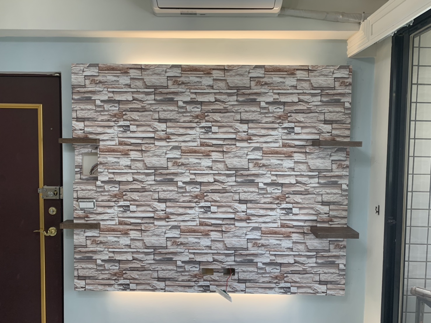 「億泰室內裝潢工程行」-電視牆文化石壁紙施工
