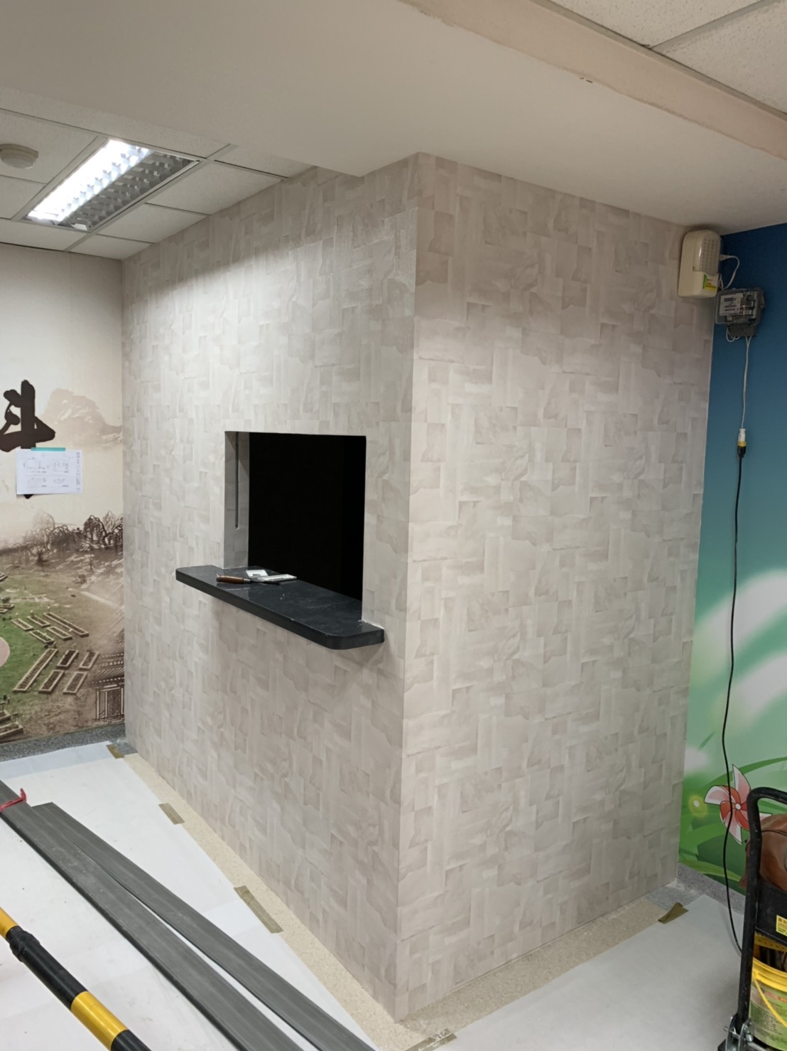 電視牆文化石壁紙施工「億泰室內裝潢工程行」