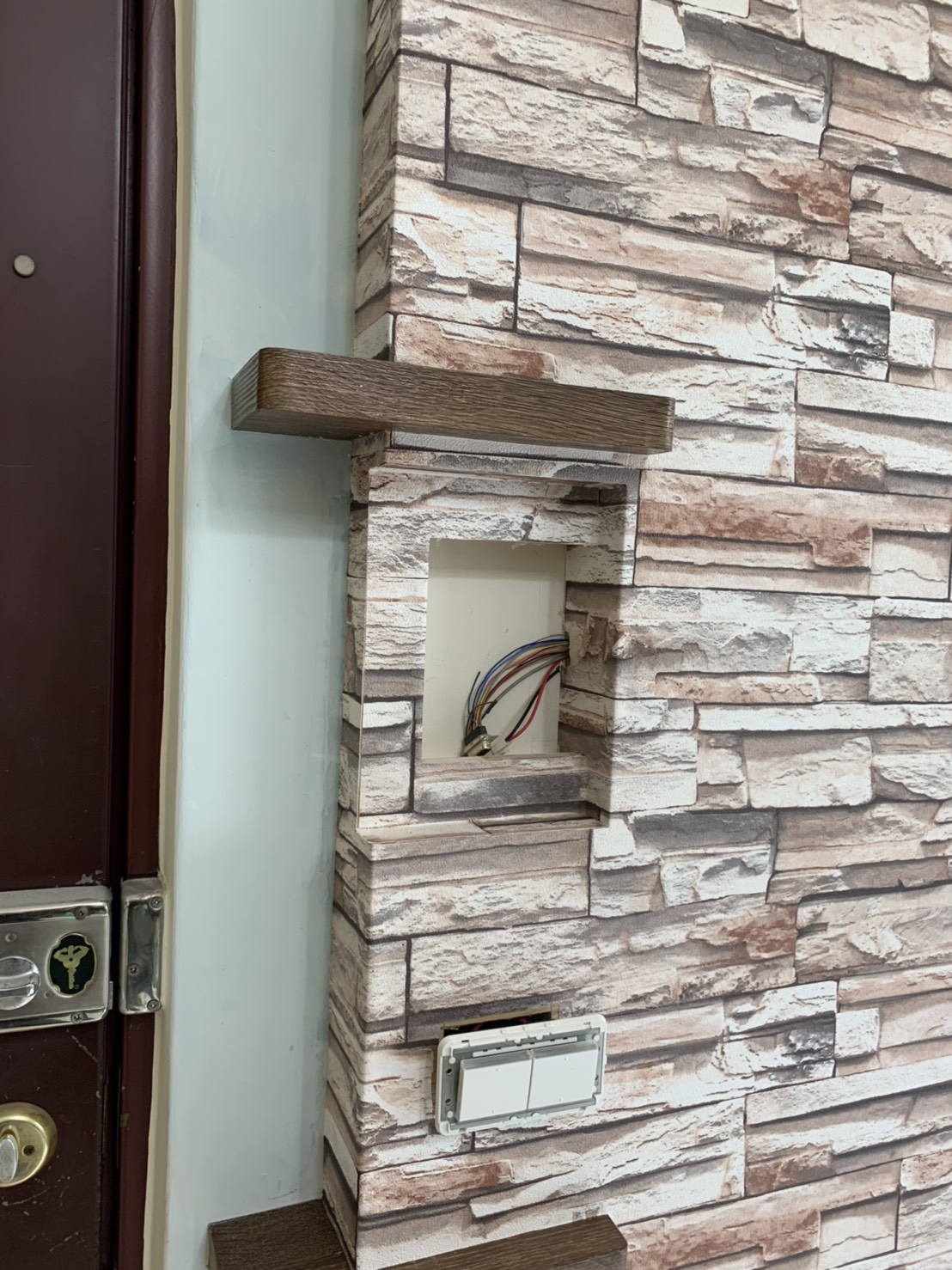 電視牆文化石壁紙施工「億泰室內裝潢工程行」