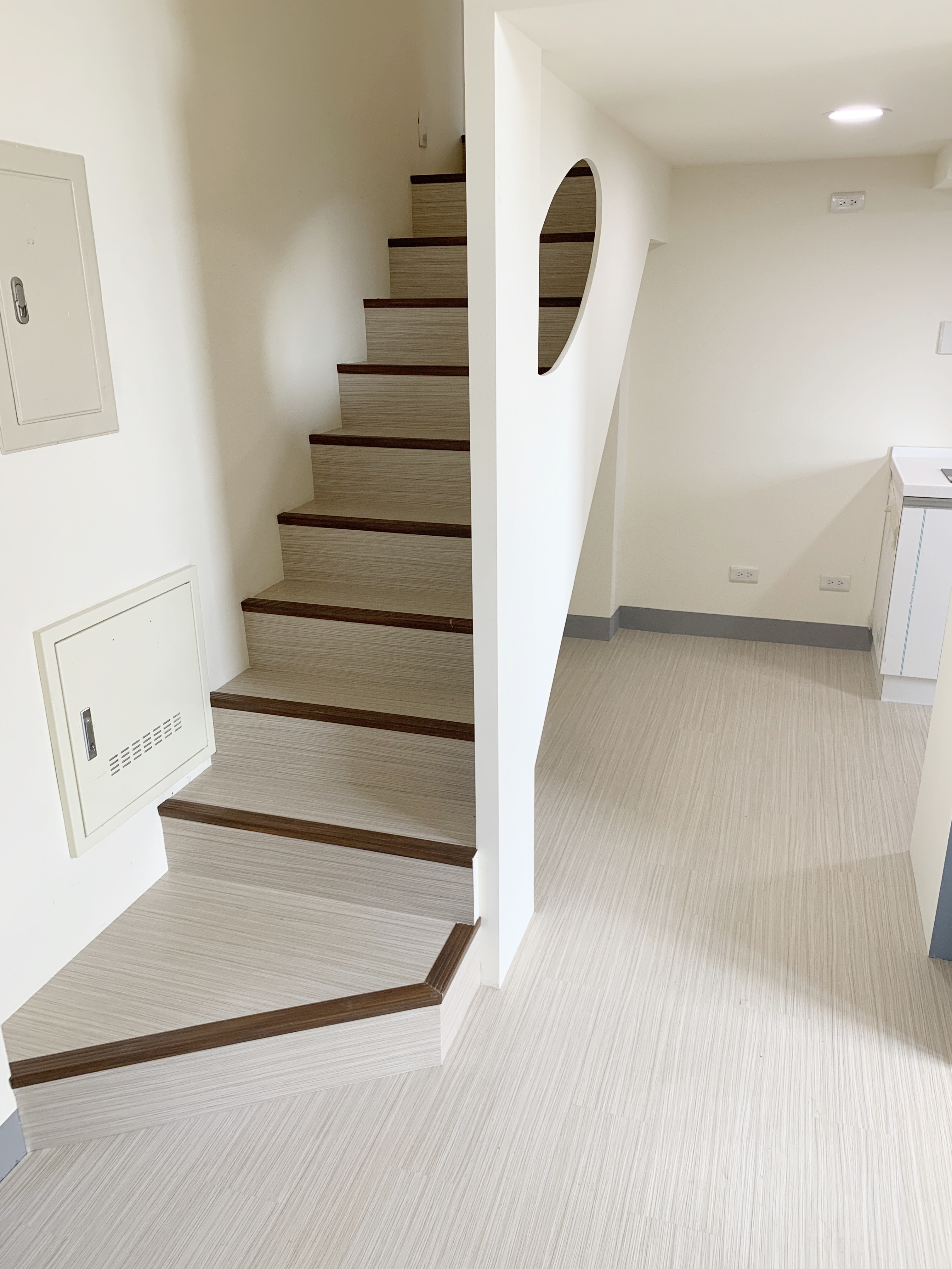 塑膠地板-「億泰室內裝潢工程行」