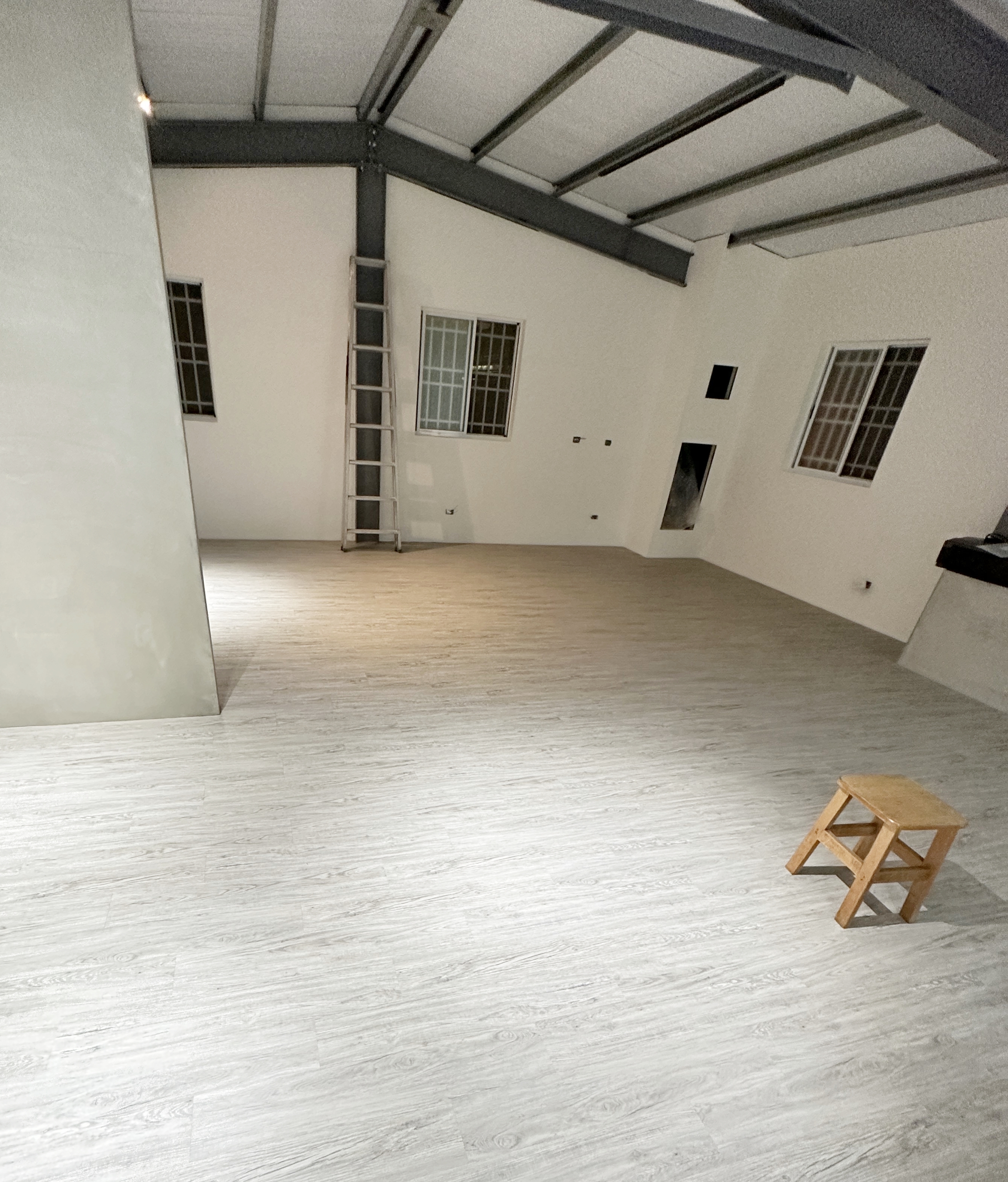 塑膠木紋地板-「億泰室內裝潢工程行」