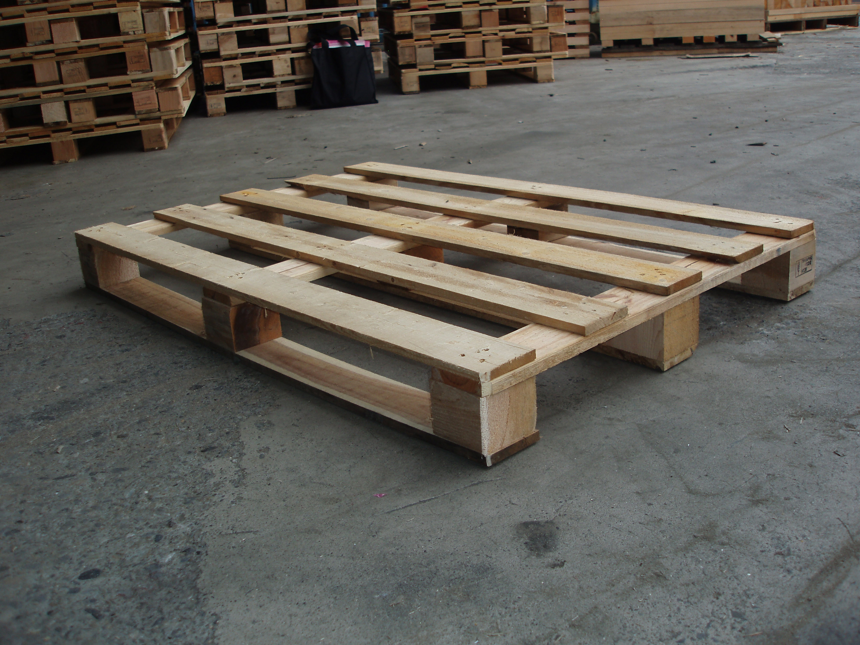 角粒棧板(半密)