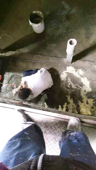 台南仁德工廠貨梯電梯機坑滲漏水，高壓注射打針處理2