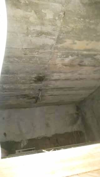 台南善化區出租套房浴室天花板漏水都出現鐘乳石了1