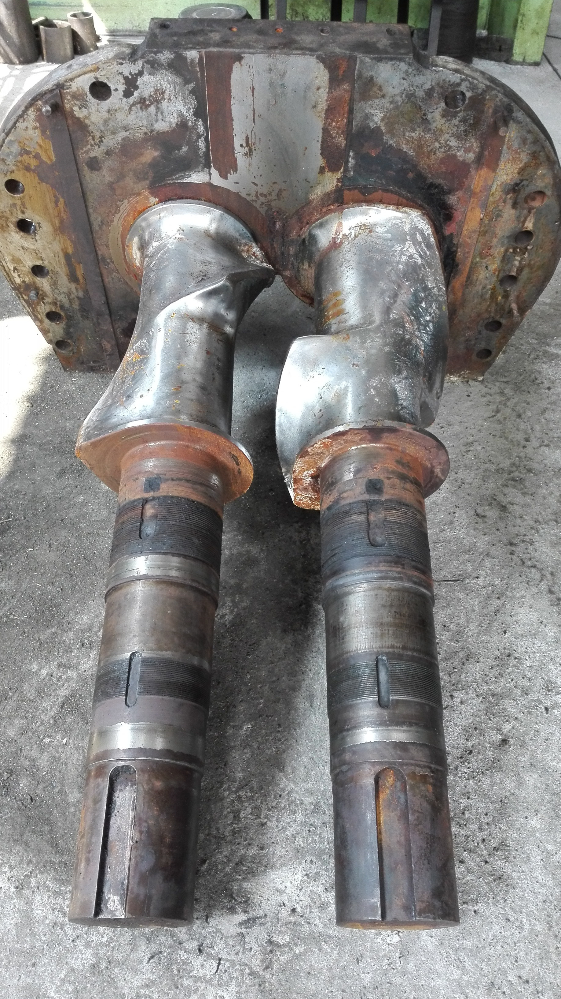 軸心機件套進退出