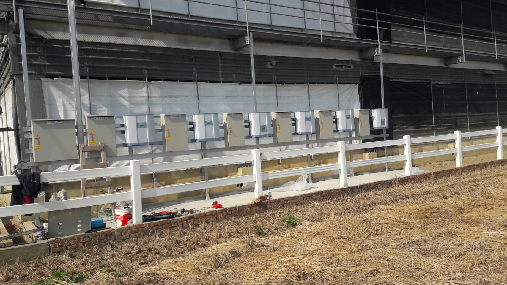 朴子張先生雞舍屋頂太陽能建構-4