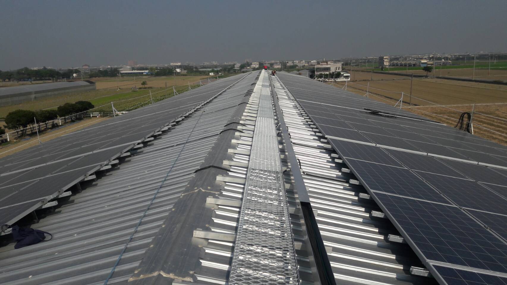 朴子張先生雞舍屋頂太陽能建構-3