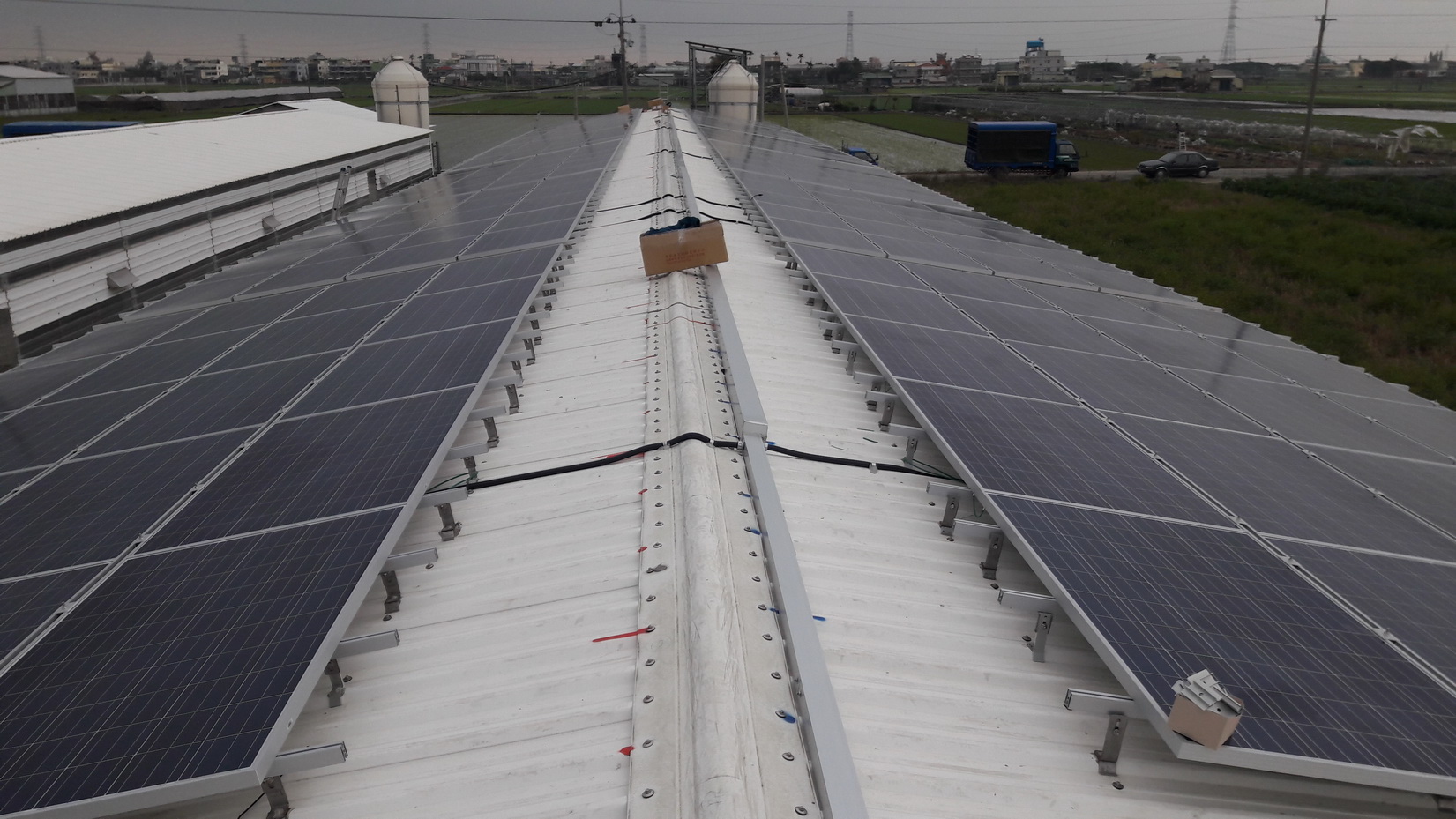 雞舍屋頂太陽能施工-2