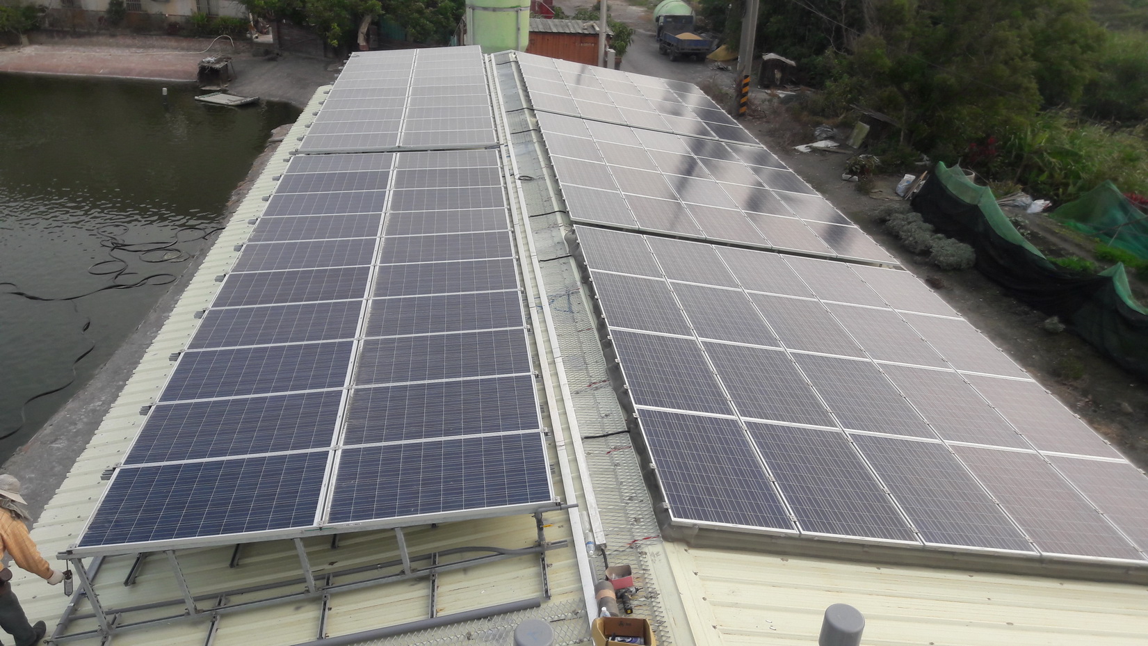 東勢蘇先生鴨舍屋頂太陽能施工-4