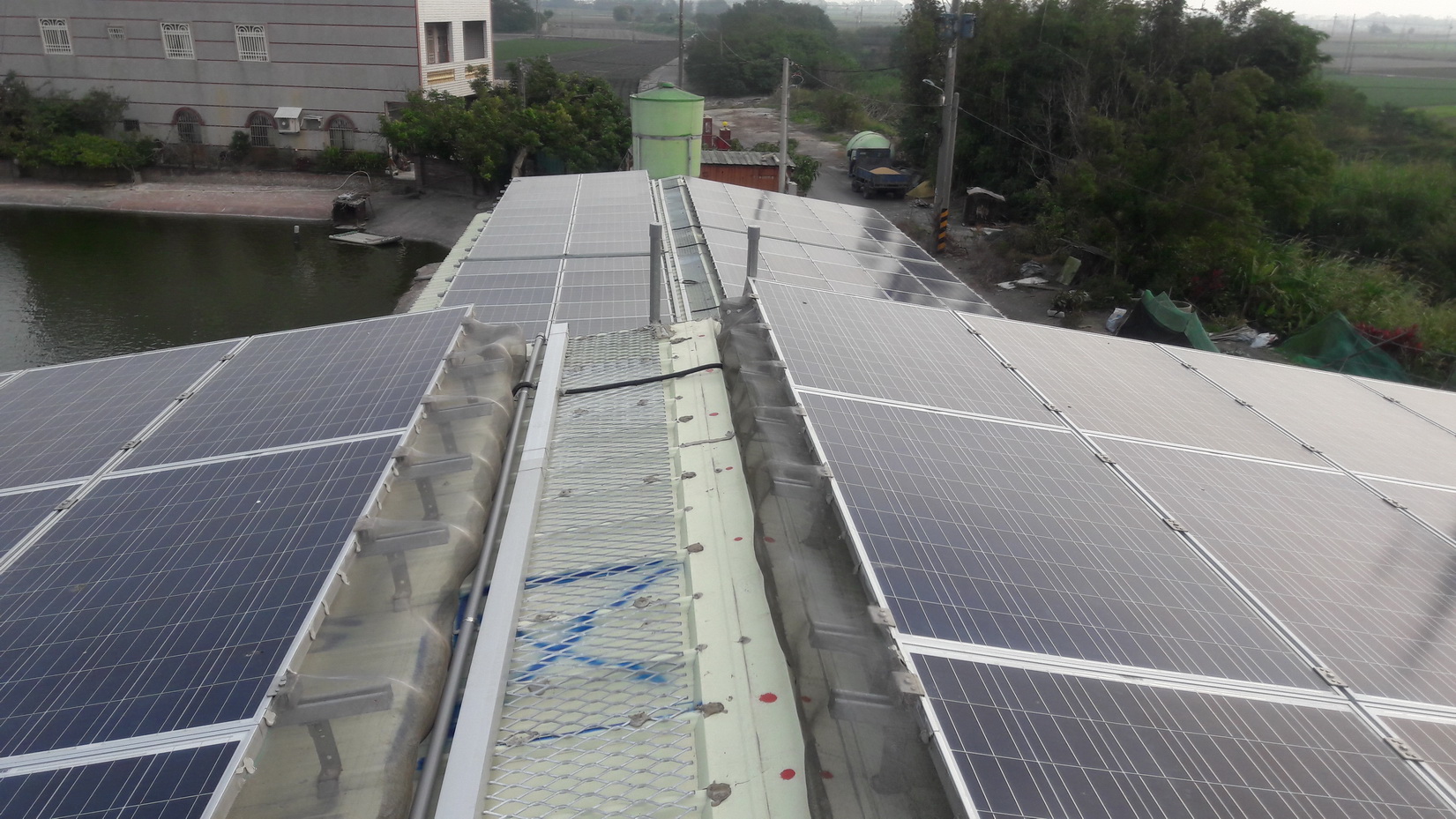 東勢蘇先生鴨舍屋頂太陽能施工-3
