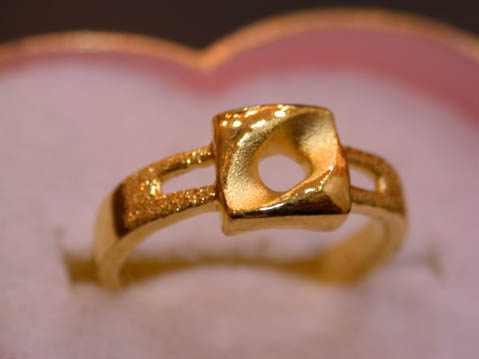 純金新造型戒指