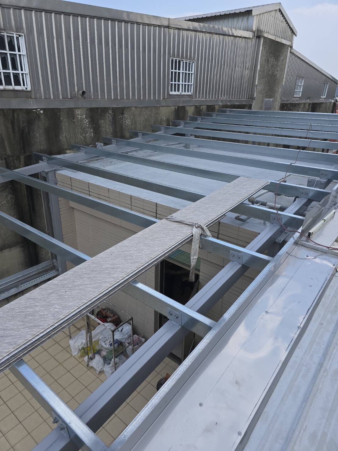 竹南蘆竹路樓頂加蓋工程