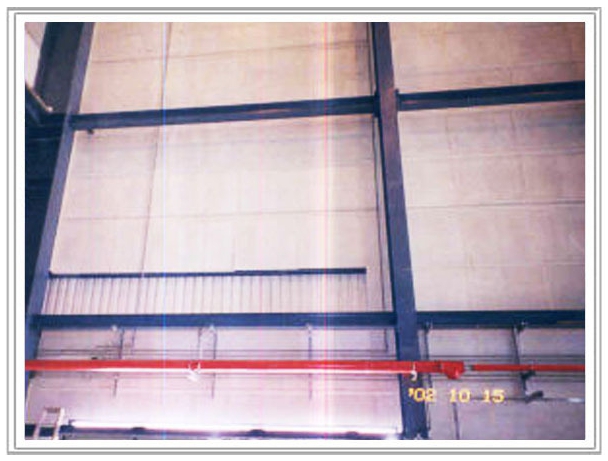 廠房內部牆面金屬吸音板