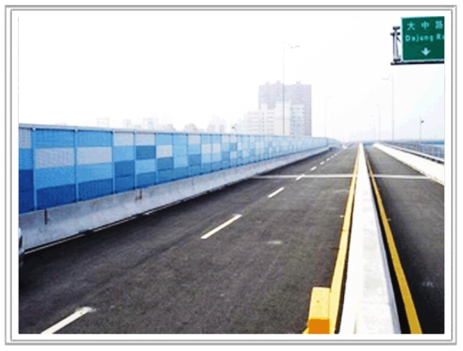 裝設於道路之隔音牆
