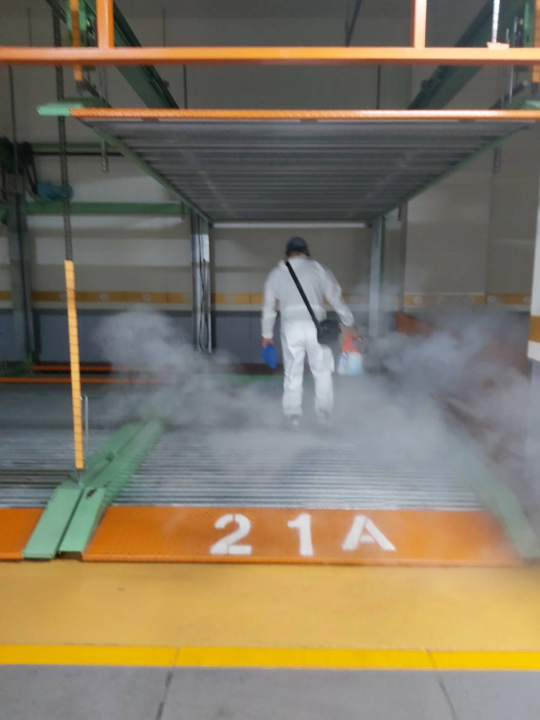 機械式停車場全面防蟲消毒-潔聖環保清潔社