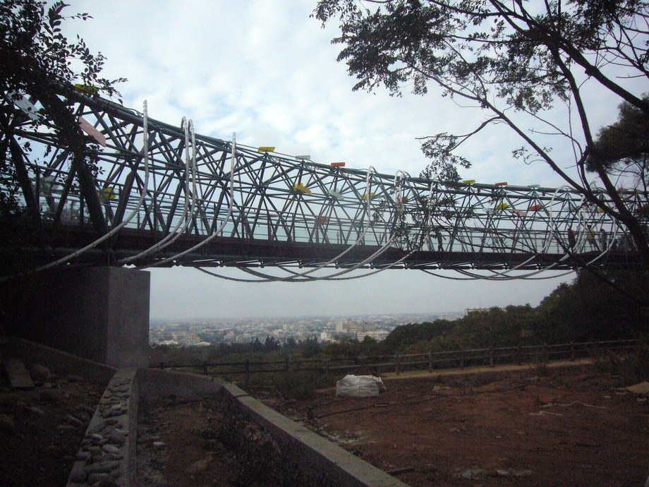 台中清水鰲峰山景觀虹橋