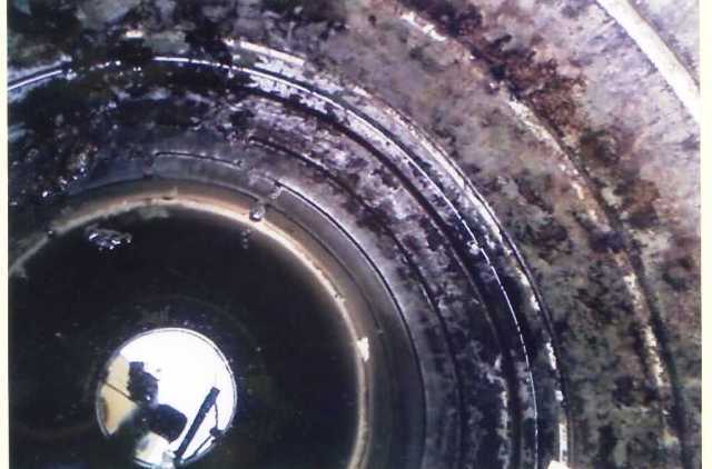 清洗水塔前-水塔霉垢