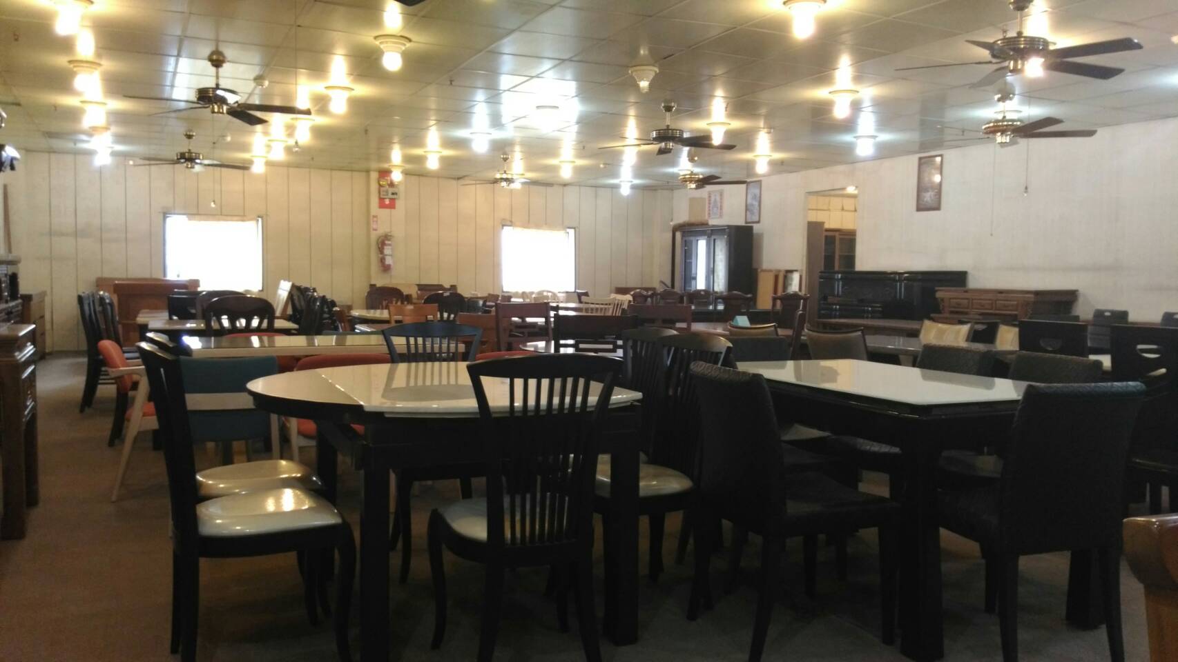 餐桌展示區-豐山傢俱廠-工廠直營