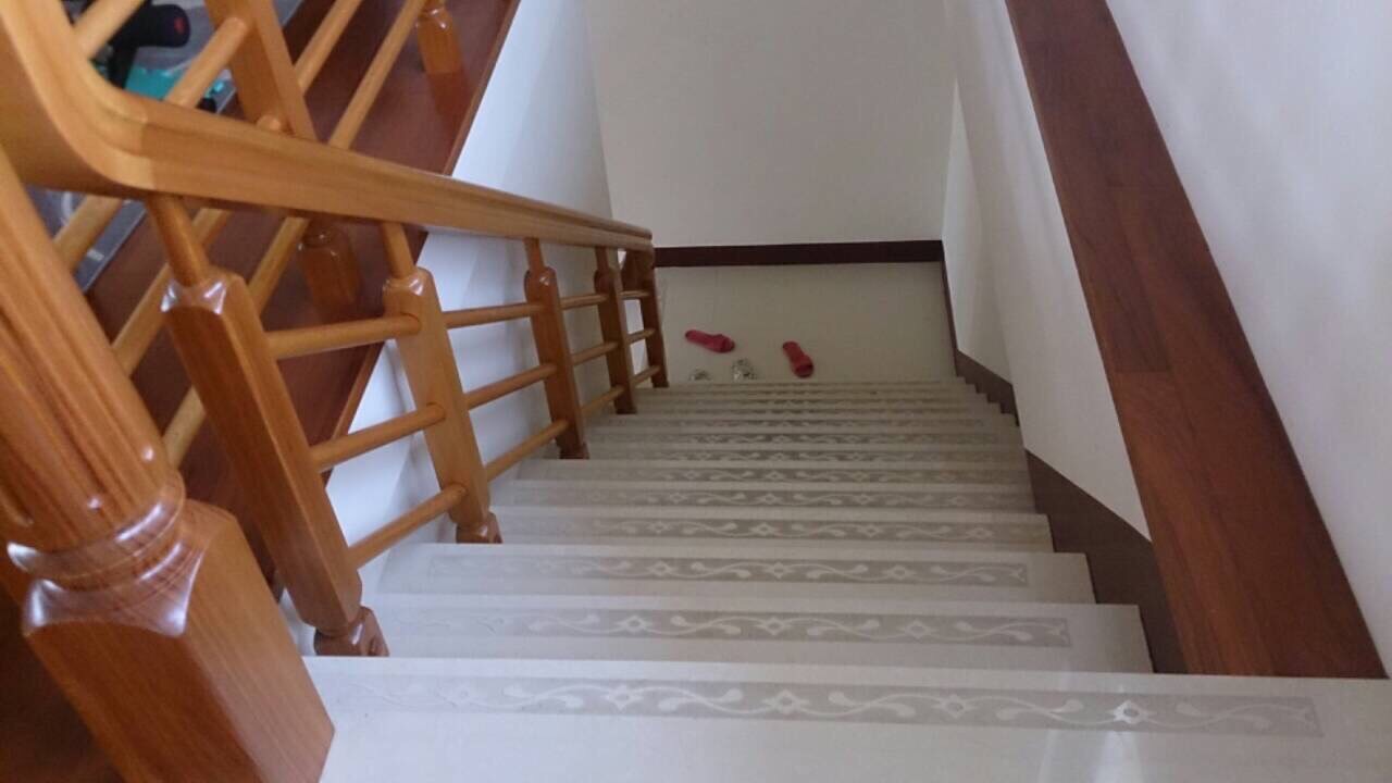 樓梯、玄關、外滑條噴砂5