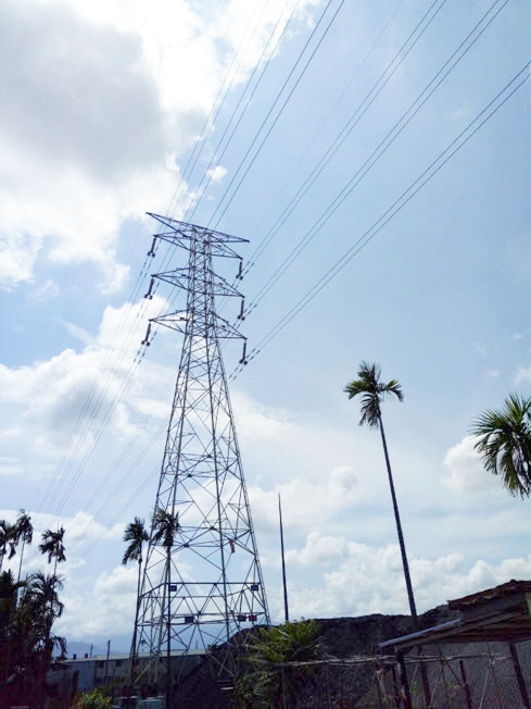 台電潮州高壓電塔傾斜扶正