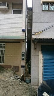 民宅房屋傾斜扶正施工中