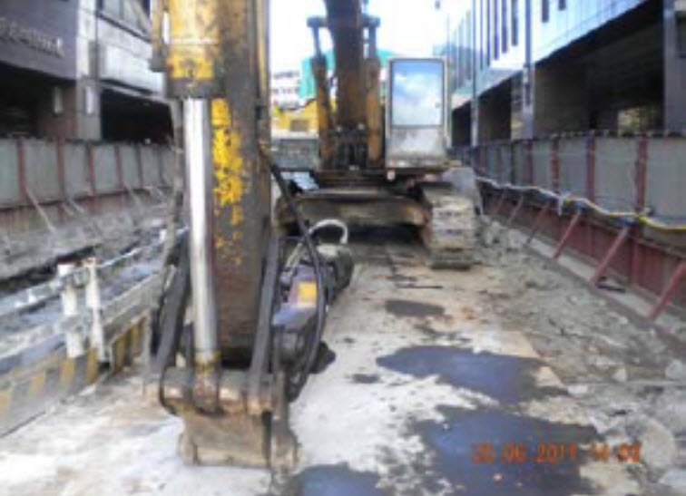 自走式預壘樁鑽掘機